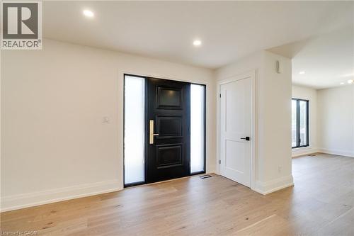 24 ROYCE Avenue , Stoney Creek, Ontario L8G 3B5 4