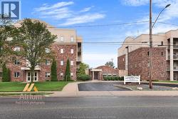 5995 ELLIS Unit# 219 Lasalle, ON N9H 2P1