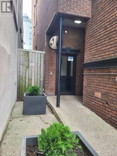 203 - 19 DUNLOP STREET W , Barrie, Ontario L4N 1A1 2