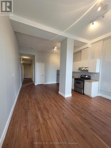 203 - 19 DUNLOP STREET W , Barrie, Ontario L4N 1A1 5