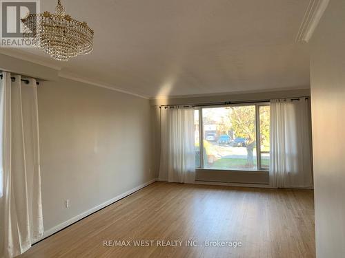MAIN - 35 LILYWOOD ROAD , Toronto, Ontario M6B 1V6 5