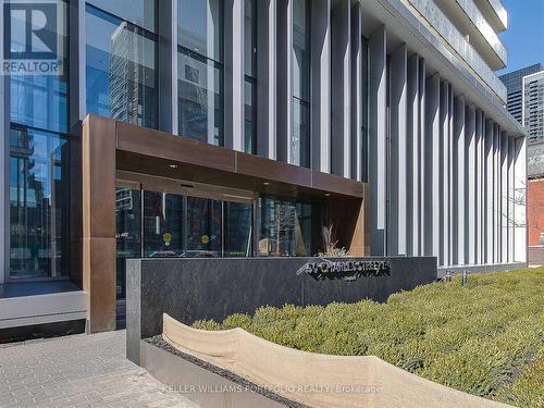 5305 - 50 CHARLES STREET E , Toronto, Ontario M4Y 0C3 2