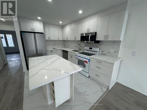 UPPER - 2986A DUFFERIN STREET , Toronto, Ontario M6B 3T3 3