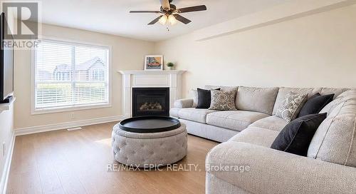 38 WYNDHAM CIRCLE , Georgina, Ontario L0E 1R0 2
