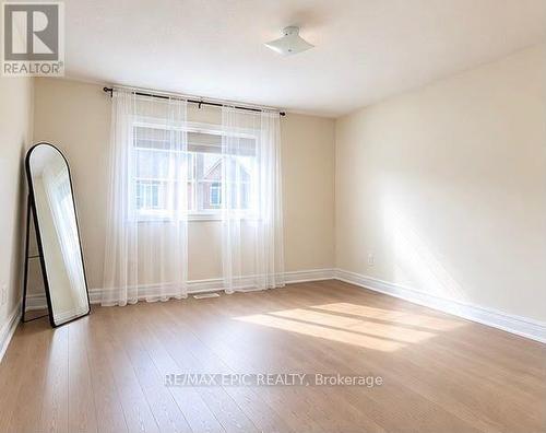 38 WYNDHAM CIRCLE , Georgina, Ontario L0E 1R0 5