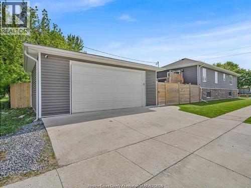 702 Lesperance ROAD , Tecumseh, Ontario N8N 1W7 3