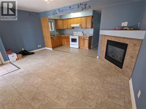 349 TUSCARORA Unit# MAIN , Windsor, Ontario N9A 3L8 5