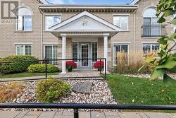 1D - 61 ROBSON COURT  Ottawa, ON K2K 2W1