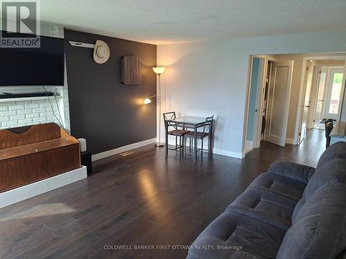 30 LANSFIELD WAY , Ottawa, Ontario K2G 3V8 2