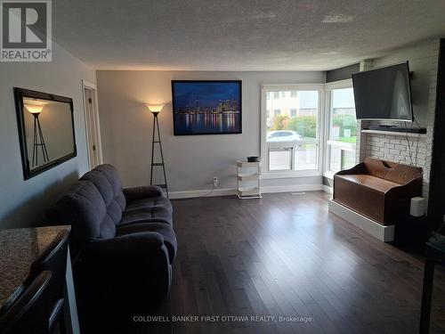30 LANSFIELD WAY , Ottawa, Ontario K2G 3V8 3