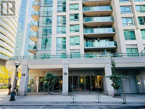 2605 - 19 GRAND TRUNK CRESCENT , Toronto, Ontario M5J 3A3