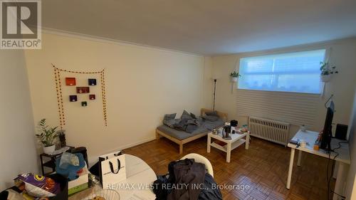 29 - 10 CROWN HILL PLACE , Toronto, Ontario M8Y 4C6 2