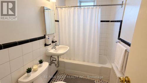 29 - 10 CROWN HILL PLACE , Toronto, Ontario M8Y 4C6 5