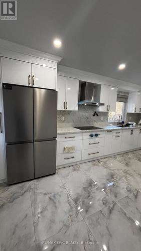 24 PIPERS GREEN AVENUE , Toronto, Ontario M1S 3J8 2