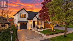 17 EXBURY ROAD Toronto, ON M3M 1P6