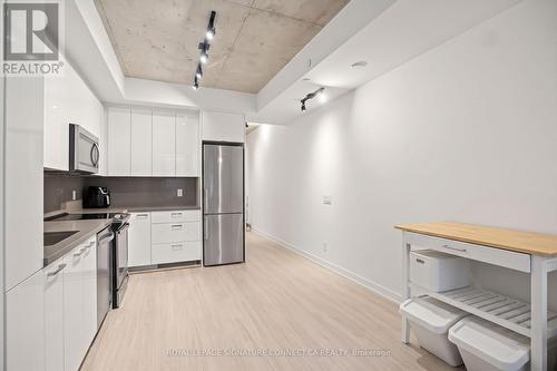 310 - 195 MCCAUL STREET , Toronto, Ontario M5T 1W6 5