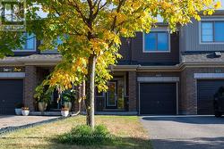 523 THIMBLEBERRY ROW  Ottawa, ON K4A 1C2