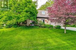 215 BRIAR HILL CRESCENT  Hamilton (Ancaster), ON L9G 3M9