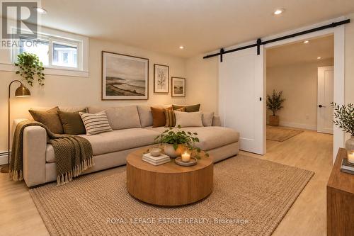 LOWER - 435 KINGSTON ROAD , Toronto, Ontario M4L 1V2 2