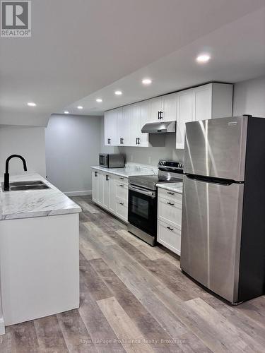 B - 44 NORTH PARK GARDENS , Belleville (Belleville Ward), Ontario K8P 2M3 2