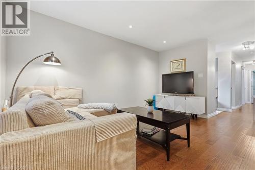 37 MCILWRAITH Crescent Unit# Upper , Guelph, Ontario N1E 6J4 4