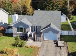 1162 Boul. Céloron  Blainville, QC J7C 4Y7