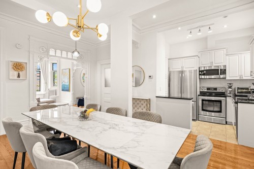 4274 Boul. De Maisonneuve O. , Westmount, QC H3Z 1K7 5