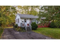 40 Hillcourt DR  Fredericton, NB E3A 1S1