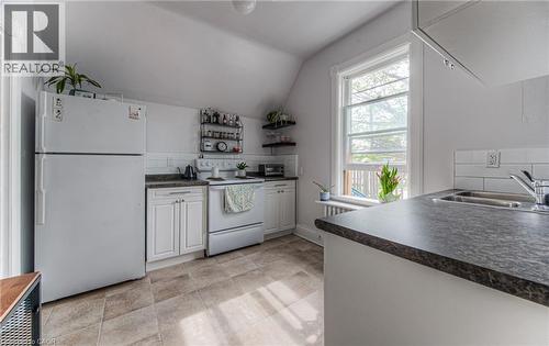 404 DUKE Street W Unit# Upper , Kitchener, Ontario N2H 3Y5 4