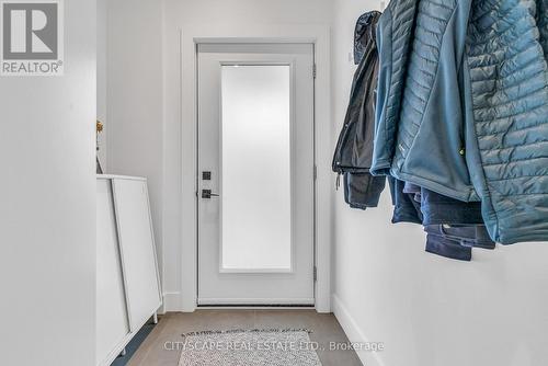 UPPER - 61 EDWIN AVENUE , Toronto, Ontario M6P 3Z5 4