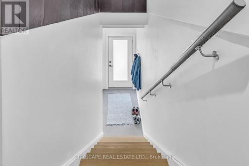 UPPER - 61 EDWIN AVENUE , Toronto, Ontario M6P 3Z5 5