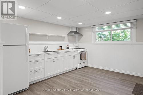 LOWER. - 49 BENDINGROAD CRESCENT , St. Catharines (Lakeport), Ontario L2N 5R4 5