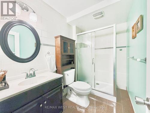63 SUMMERSIDE CRESCENT , Toronto, Ontario M2H 1W9 2