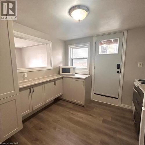 322 EDWIN Street Unit# 1 , Kitchener, Ontario N2H 4P6 5