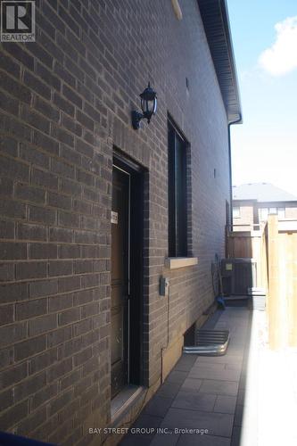 UNIT 2 - 22 DEER PASS ROAD , East Gwillimbury, Ontario L9N 0L6 2