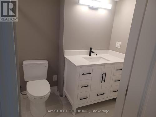 UNIT 2 - 22 DEER PASS ROAD , East Gwillimbury, Ontario L9N 0L6 5
