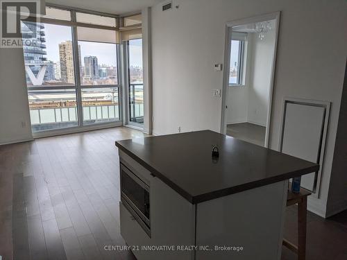 2010 - 59 ANNIE CRAIG DRIVE , Toronto, Ontario M8V 0C4 3