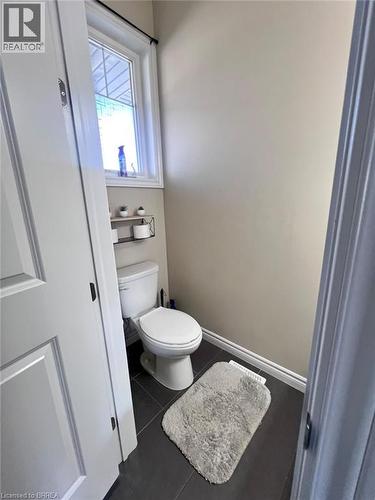 21 VIC CHAMBERS Place , Paris, Ontario N3L 0E6 5