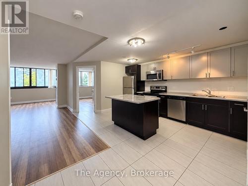 201 - 2200 SHEROBEE ROAD , Mississauga (Cooksville), Ontario L5A 3Y3 2