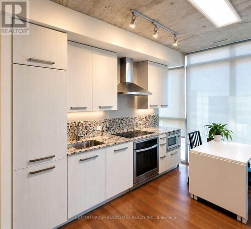 606 - 15 BEVERLEY STREET , Toronto, Ontario M5T 1X8 2