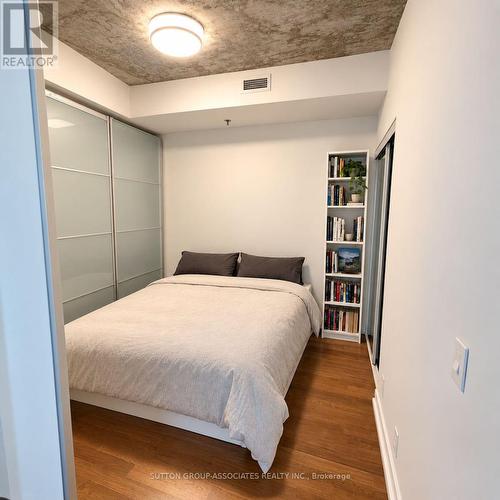 606 - 15 BEVERLEY STREET , Toronto, Ontario M5T 1X8 5