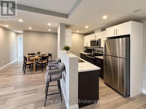403 - 2200 SHEROBEE ROAD , Mississauga (Cooksville), Ontario L5A 3Y3 3