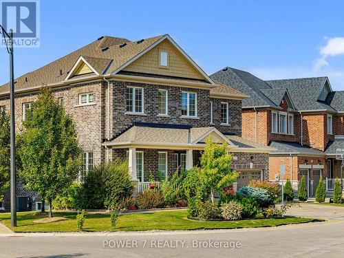 61 MATCH POINT COURT , Aurora, Ontario L4G 3J1 2