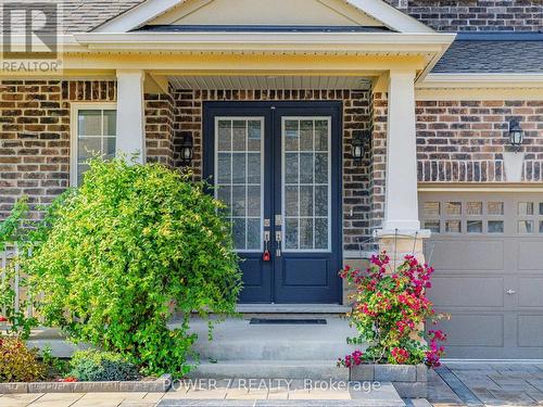 61 MATCH POINT COURT , Aurora, Ontario L4G 3J1 4