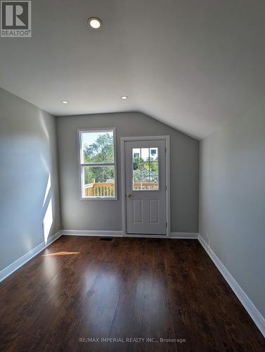 UPPER - 2 HURON STREET , Kawartha Lakes, Ontario K9V 2H2 5