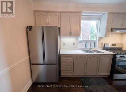 MAIN FLOOR - 380 CRAWFORD STREET , Toronto, Ontario M6J 2V9 3
