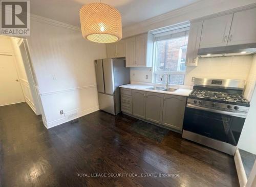 MAIN FLOOR - 380 CRAWFORD STREET , Toronto, Ontario M6J 2V9 4