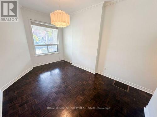 MAIN FLOOR - 380 CRAWFORD STREET , Toronto, Ontario M6J 2V9 5
