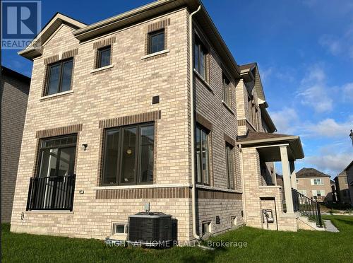 740 APPLE TERRACE , Milton, Ontario L9E 1P9 3