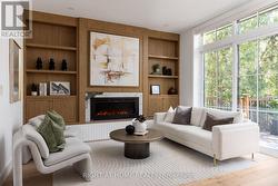 174 CEDRIC AVENUE Toronto, ON M6C 3X8